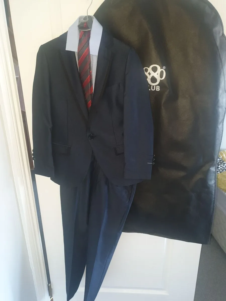 Boys suit - Image 1