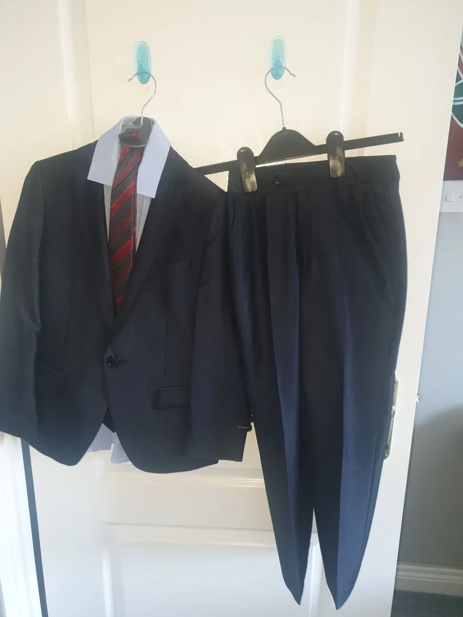 Boys suit - Image 2