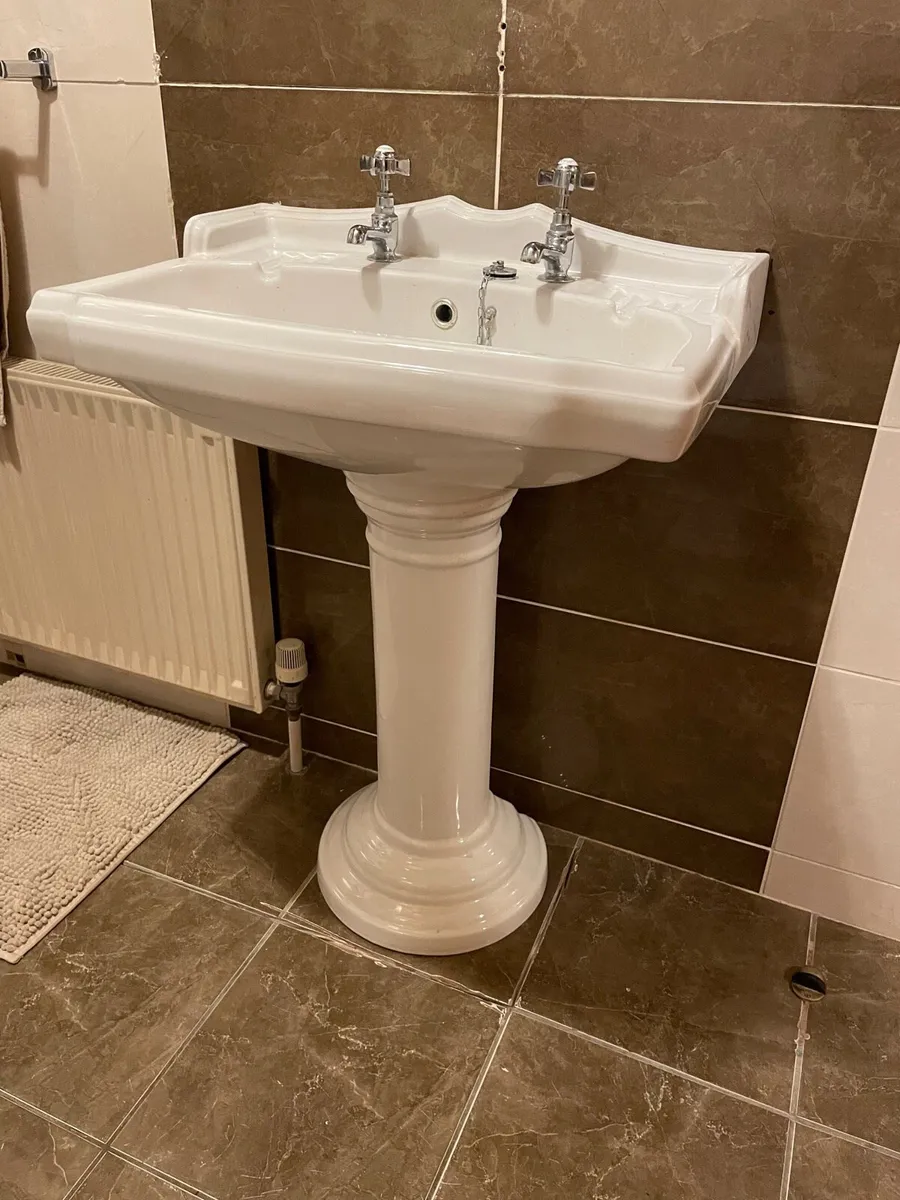 Bathroom 🚽 - Image 1