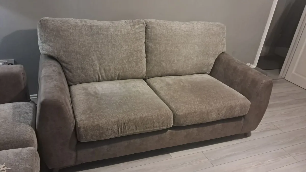 2 & 3 Seater Sofa Set – Excellent Condition - Image 2
