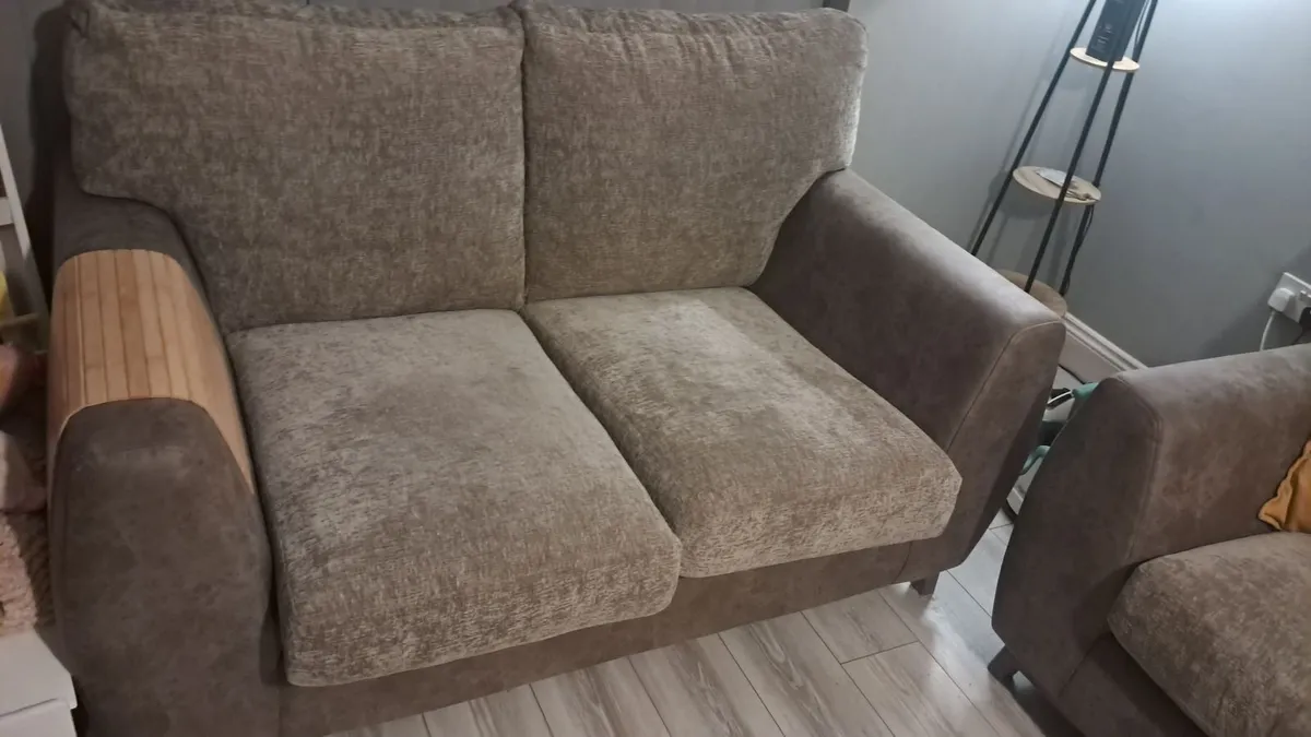 2 & 3 Seater Sofa Set – Excellent Condition - Image 4