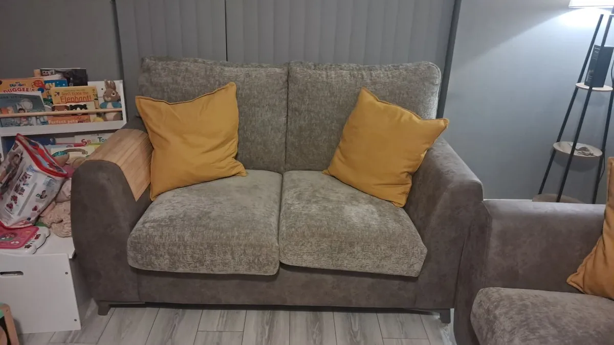 2 & 3 Seater Sofa Set – Excellent Condition - Image 3