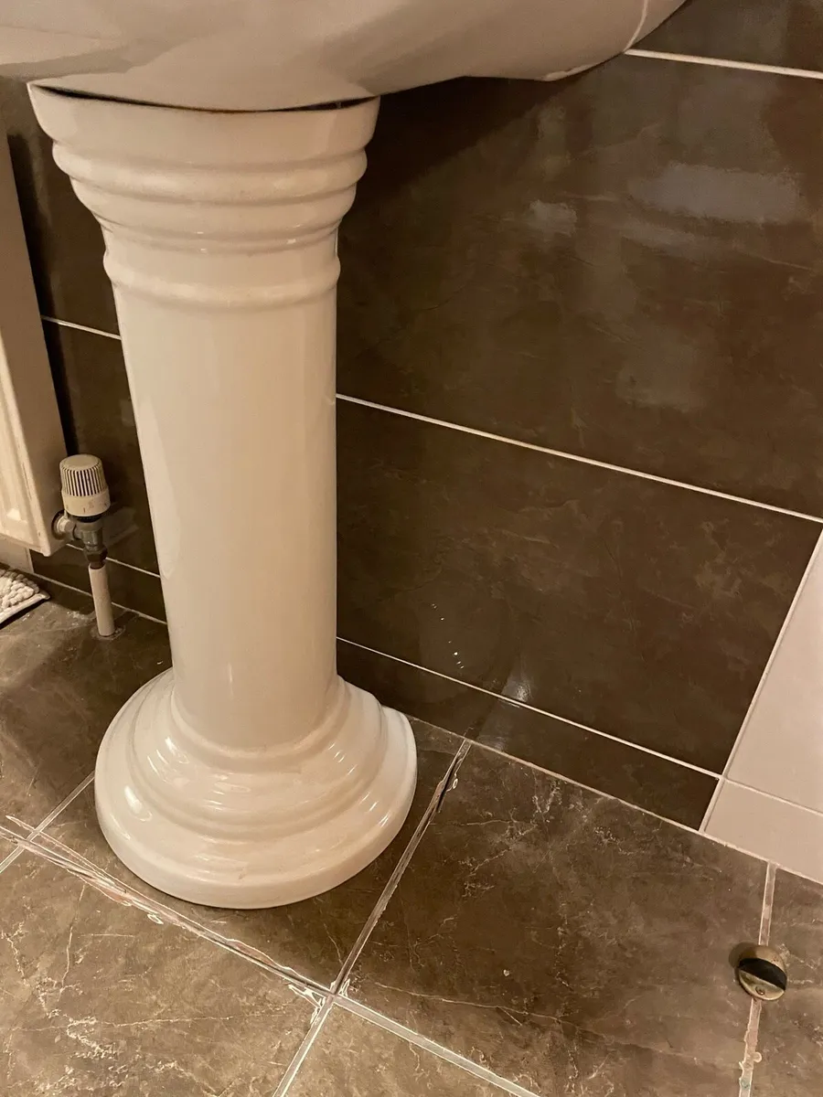 Bathroom 🚽 - Image 4
