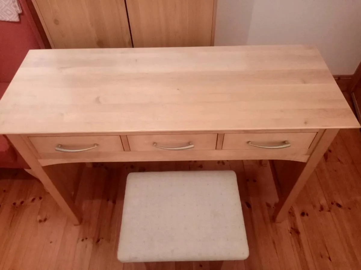 Dressing table   light fitting. - Image 3