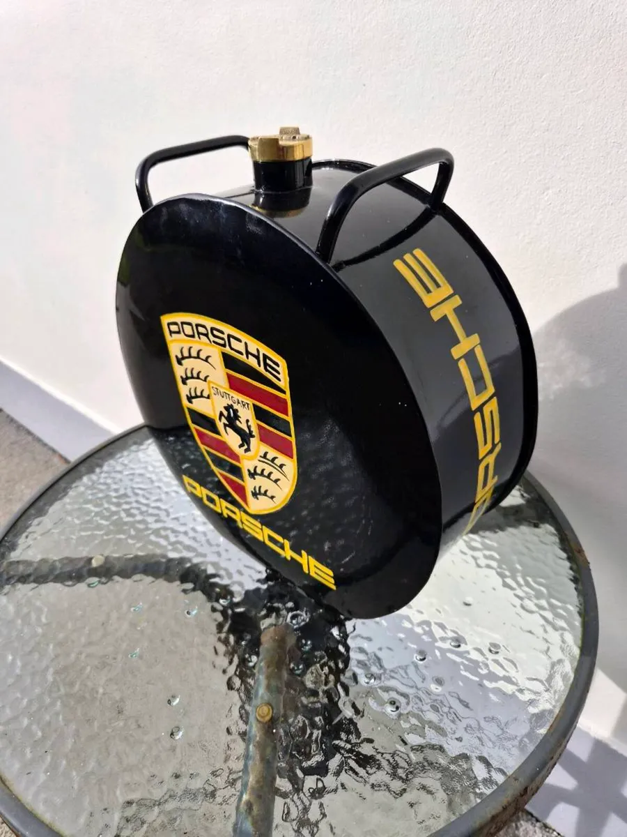Porsche  oil  can