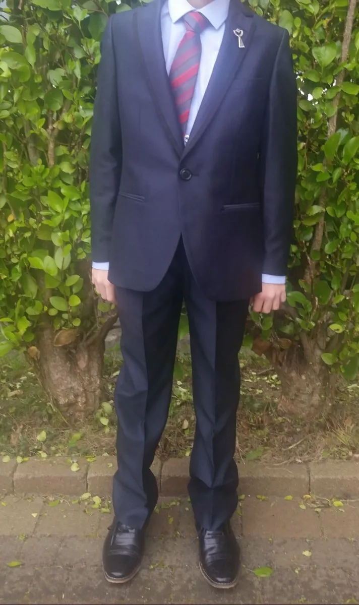 Boys suit - Image 4