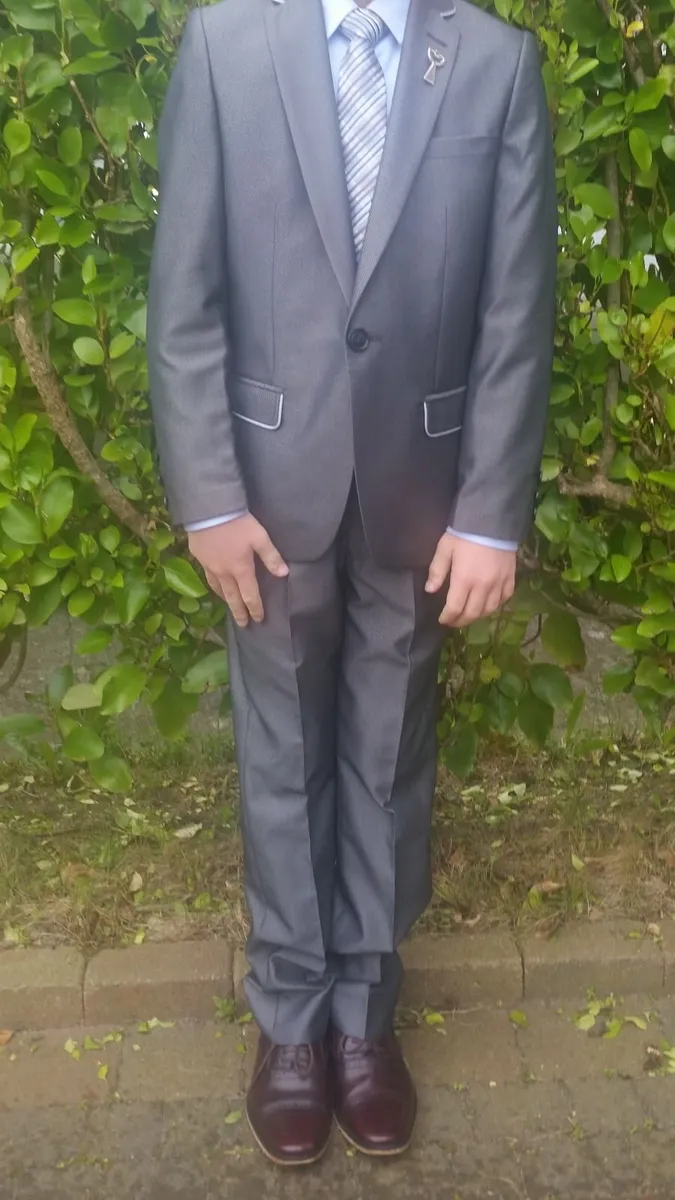 Boys suit - Image 1
