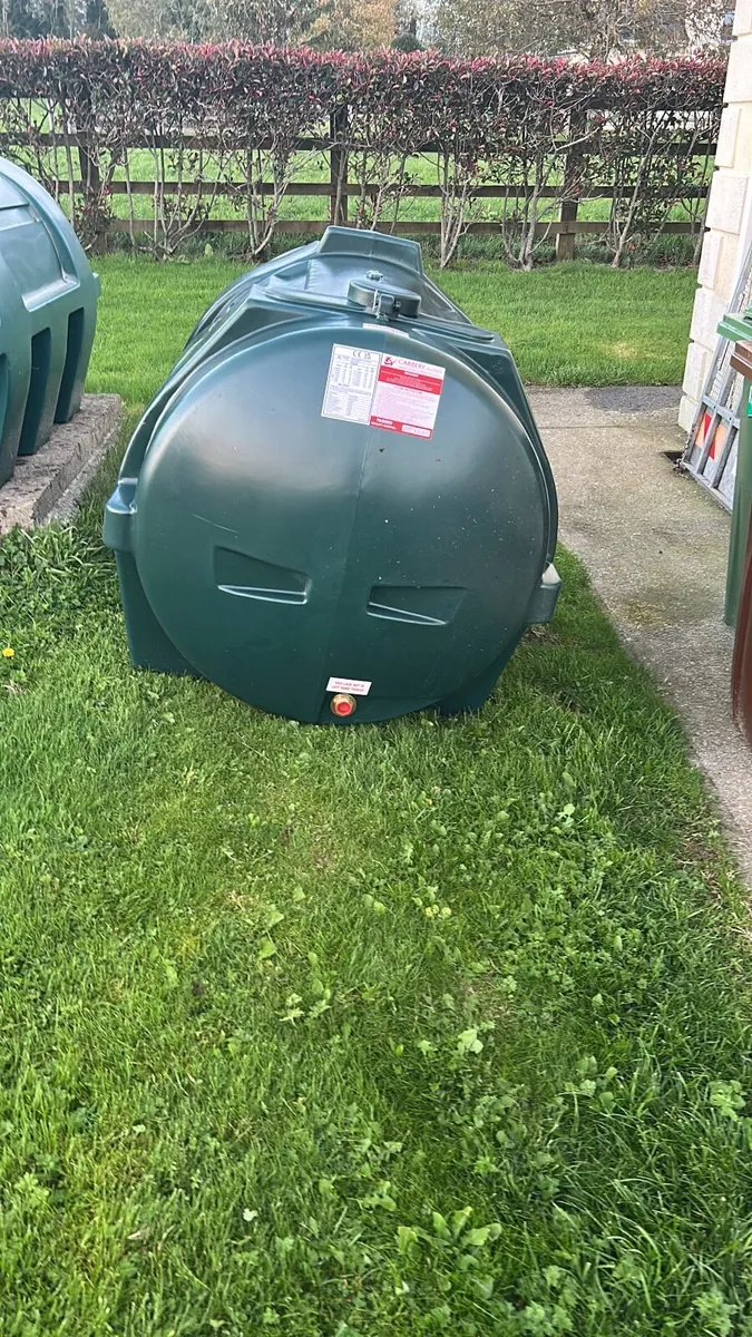 Oil tank