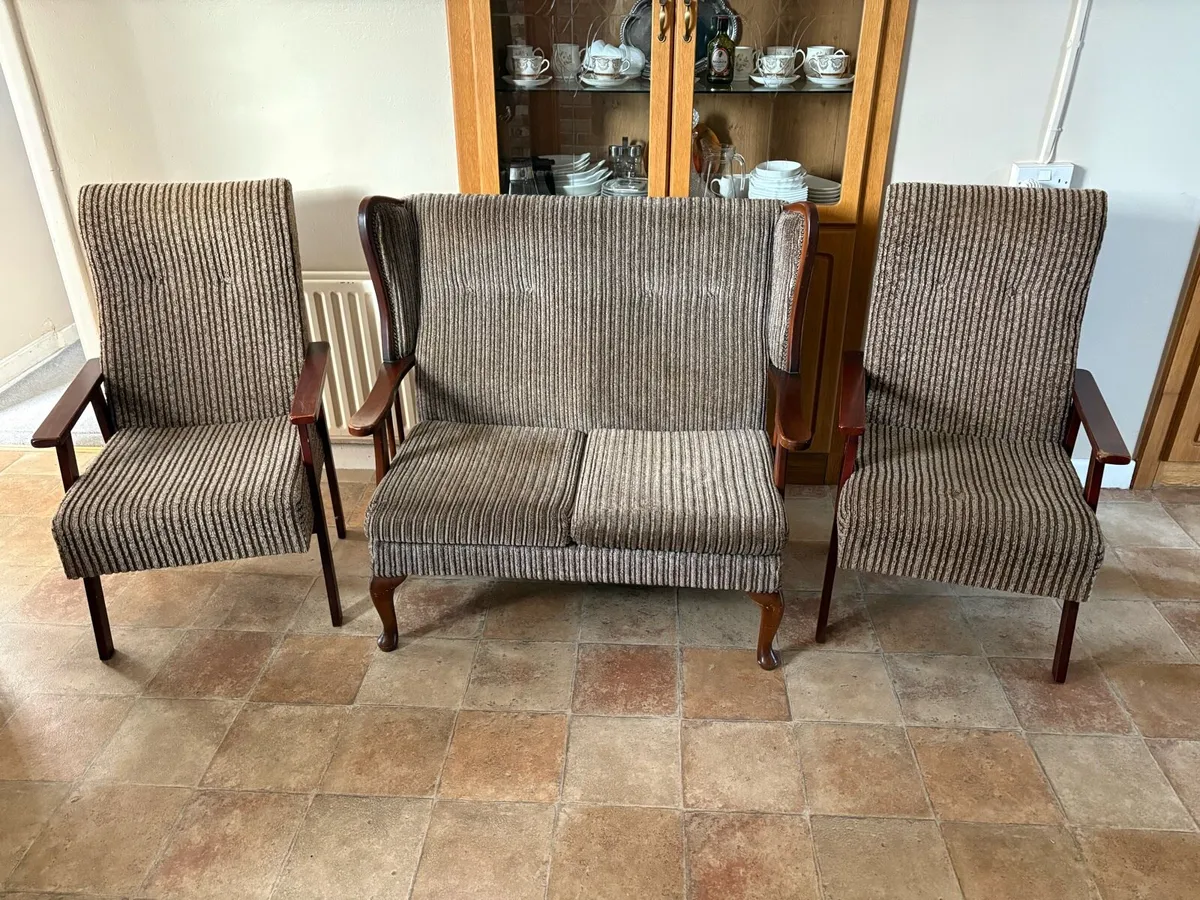 Couch set
