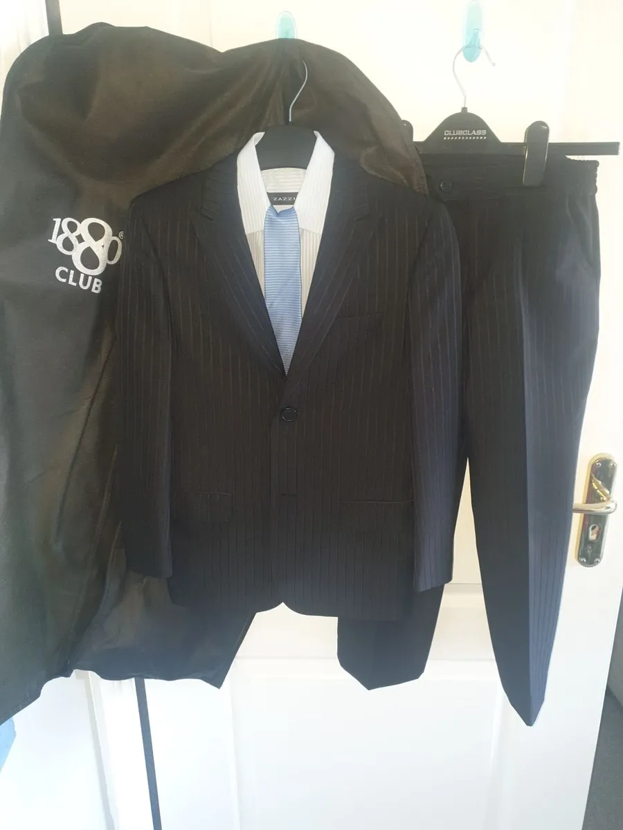 Boys suit - Image 1