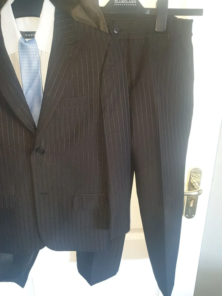 Boys suit - Image 2