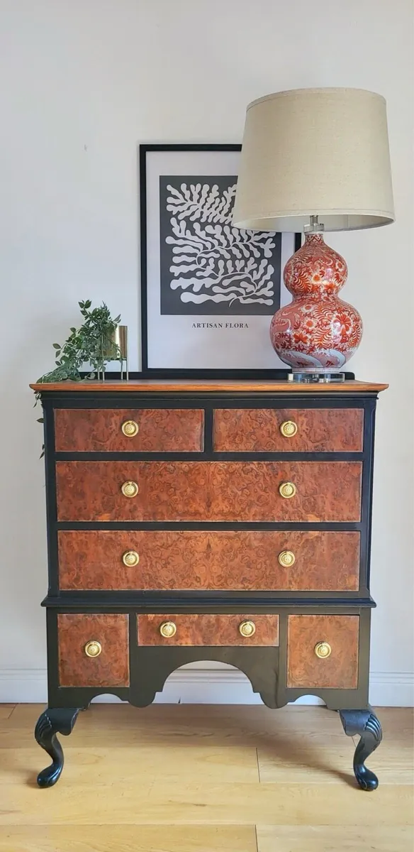 Beautiful walnut burr chest of drawers - Image 1