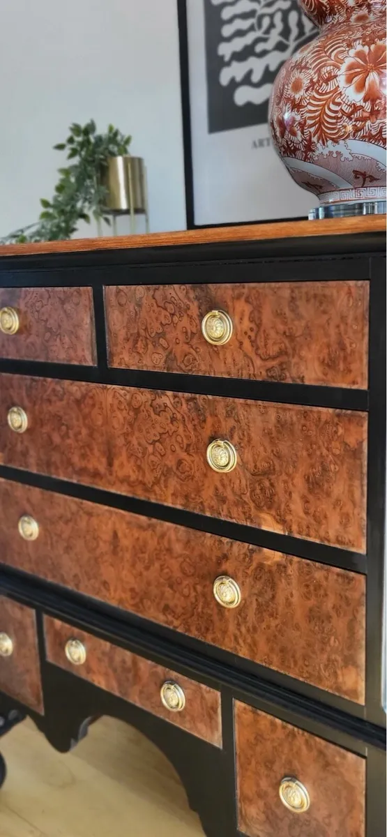 Beautiful walnut burr chest of drawers - Image 3