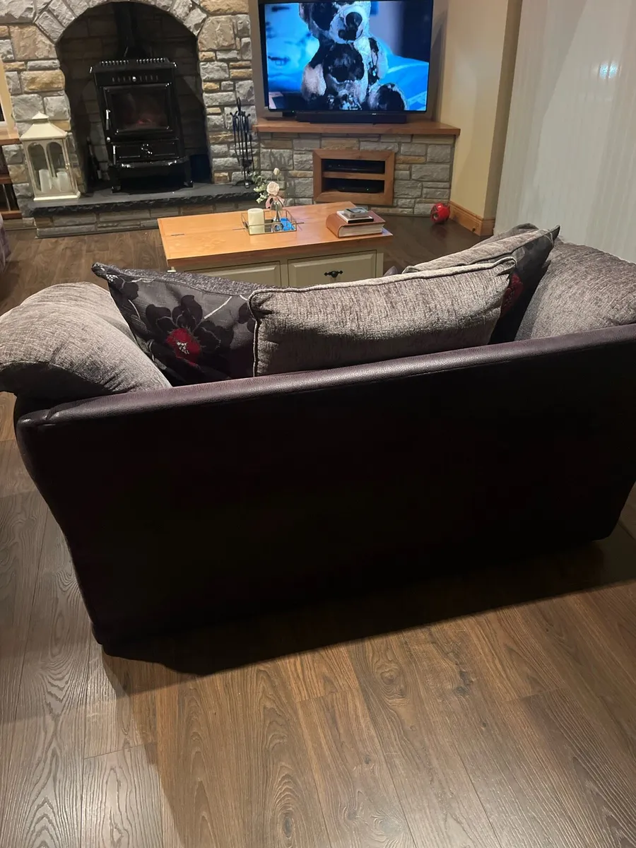 3&2 seater sofa - Image 3
