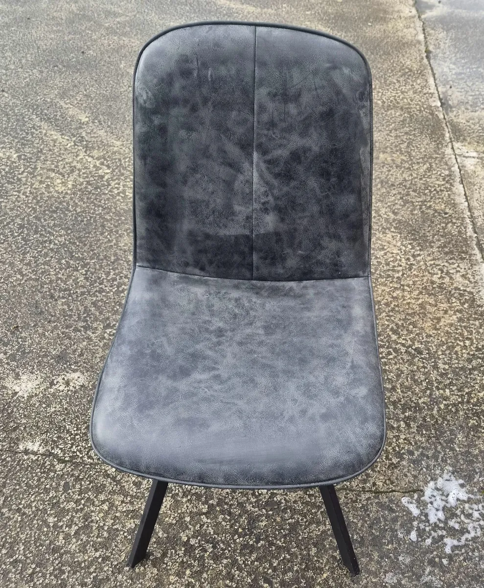 Table and 4 chairs - Image 2