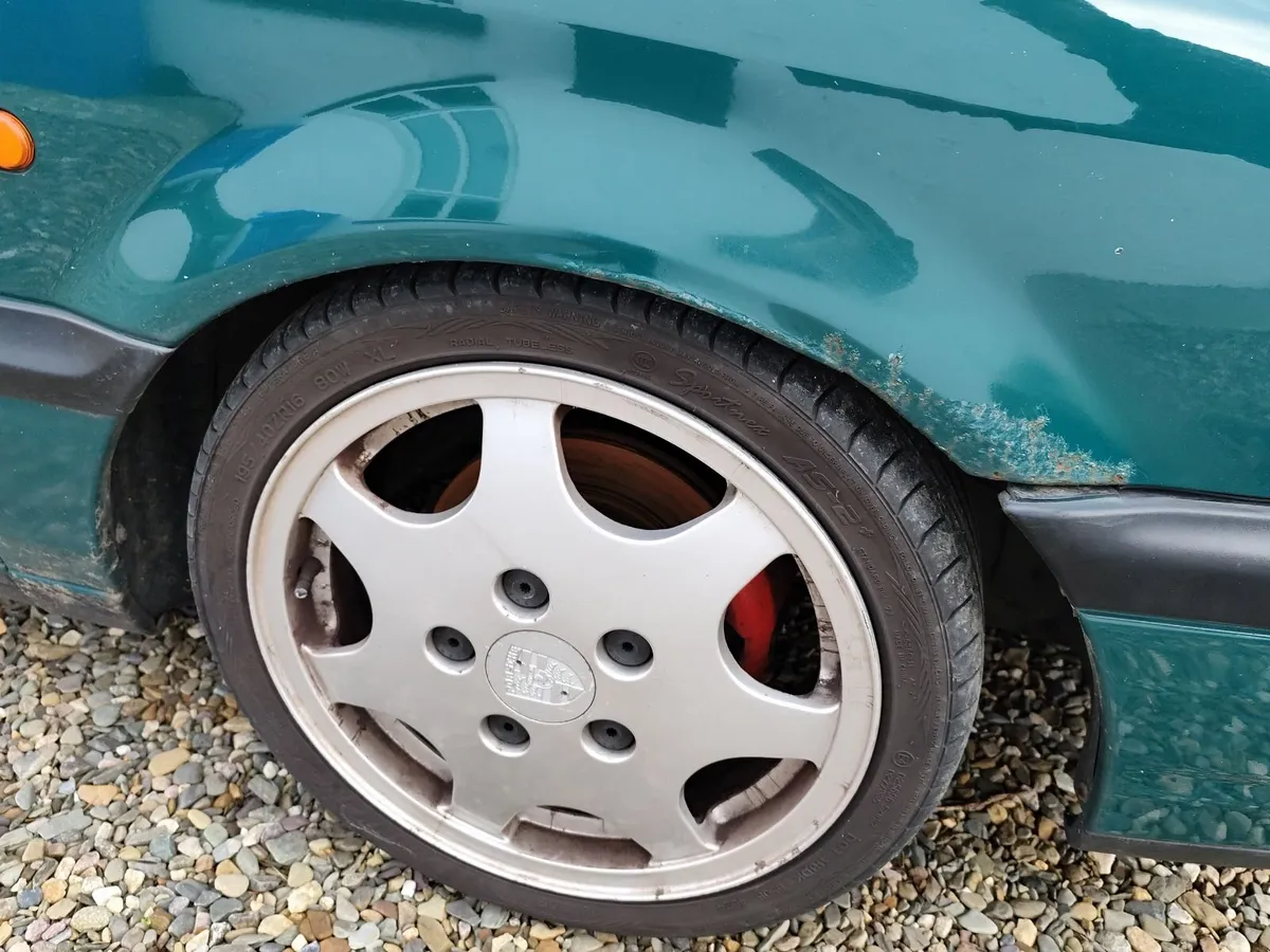 Volkswagen Passat 1995 2.0 manual - Image 2