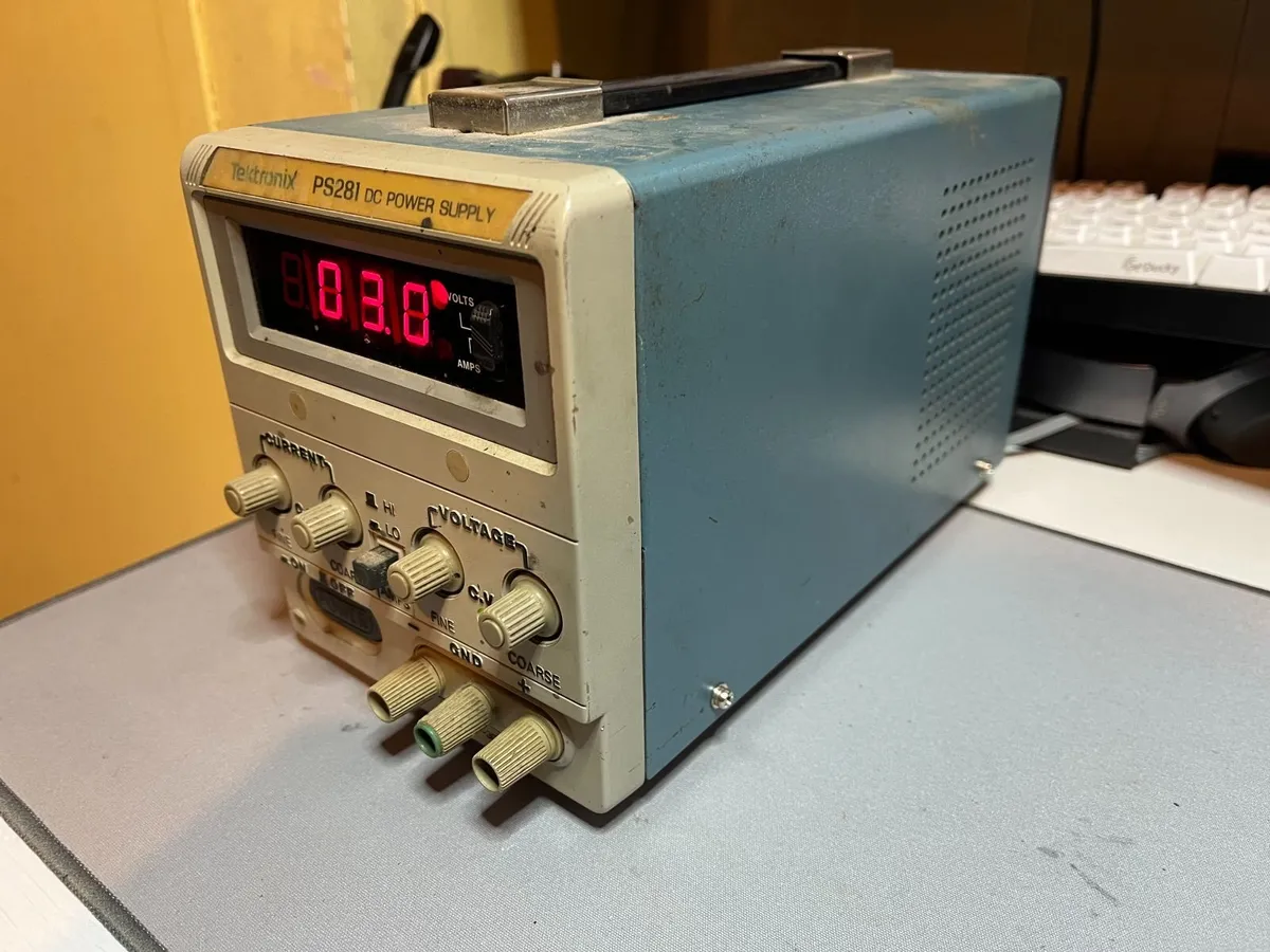 Tektronix PS281 0-30V 3A Bench Power Supply - Image 2