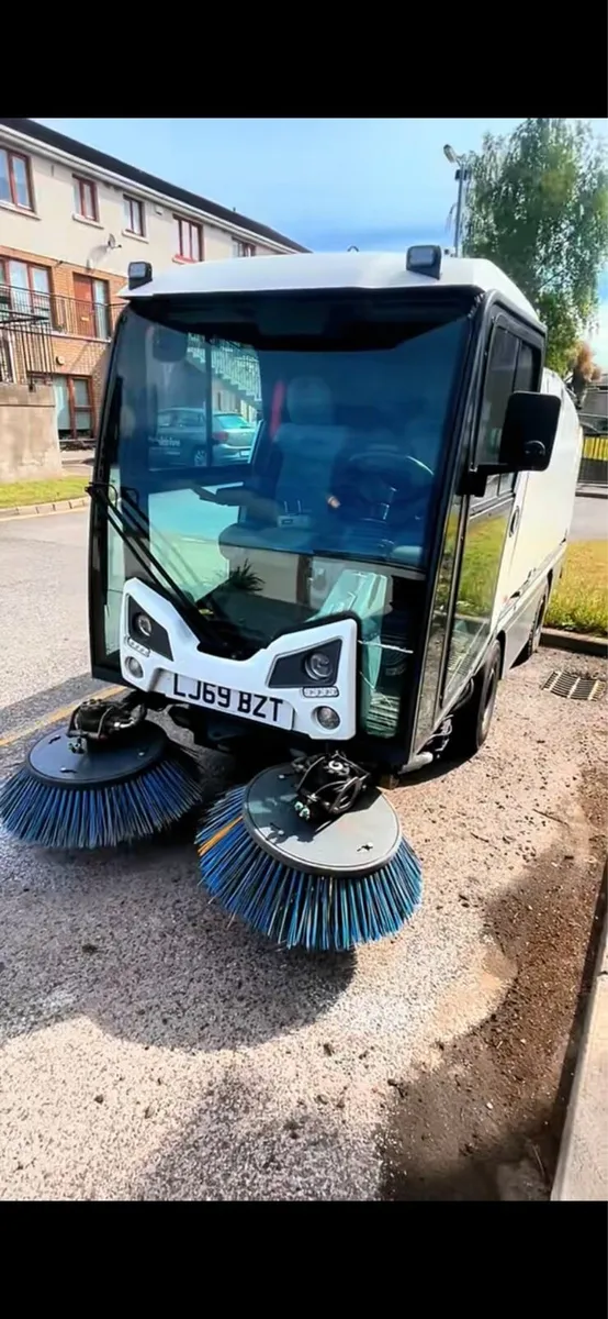 Johnston compact 4.5ton road sweeper - Image 1
