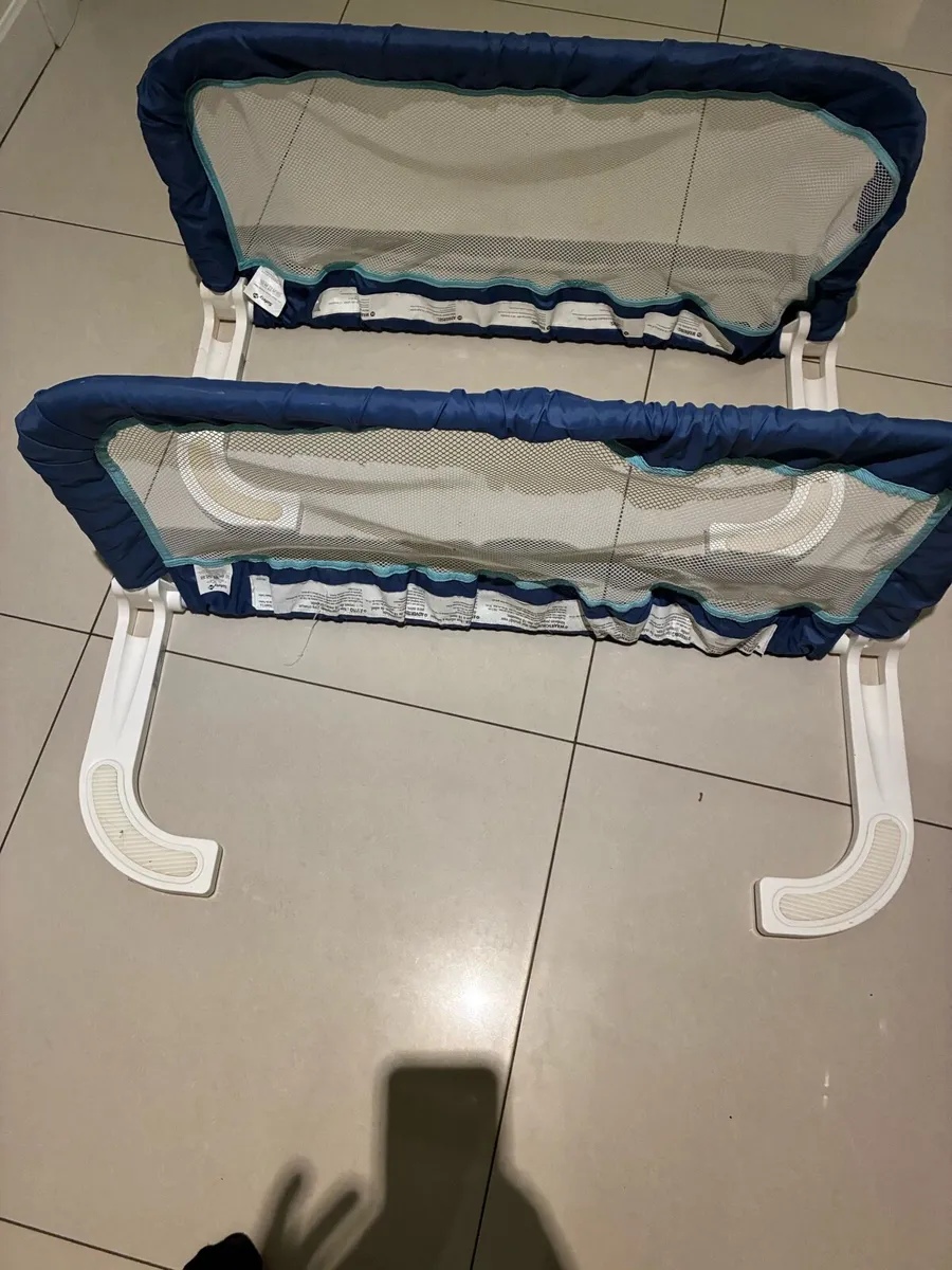 Safety bed rails - Image 1