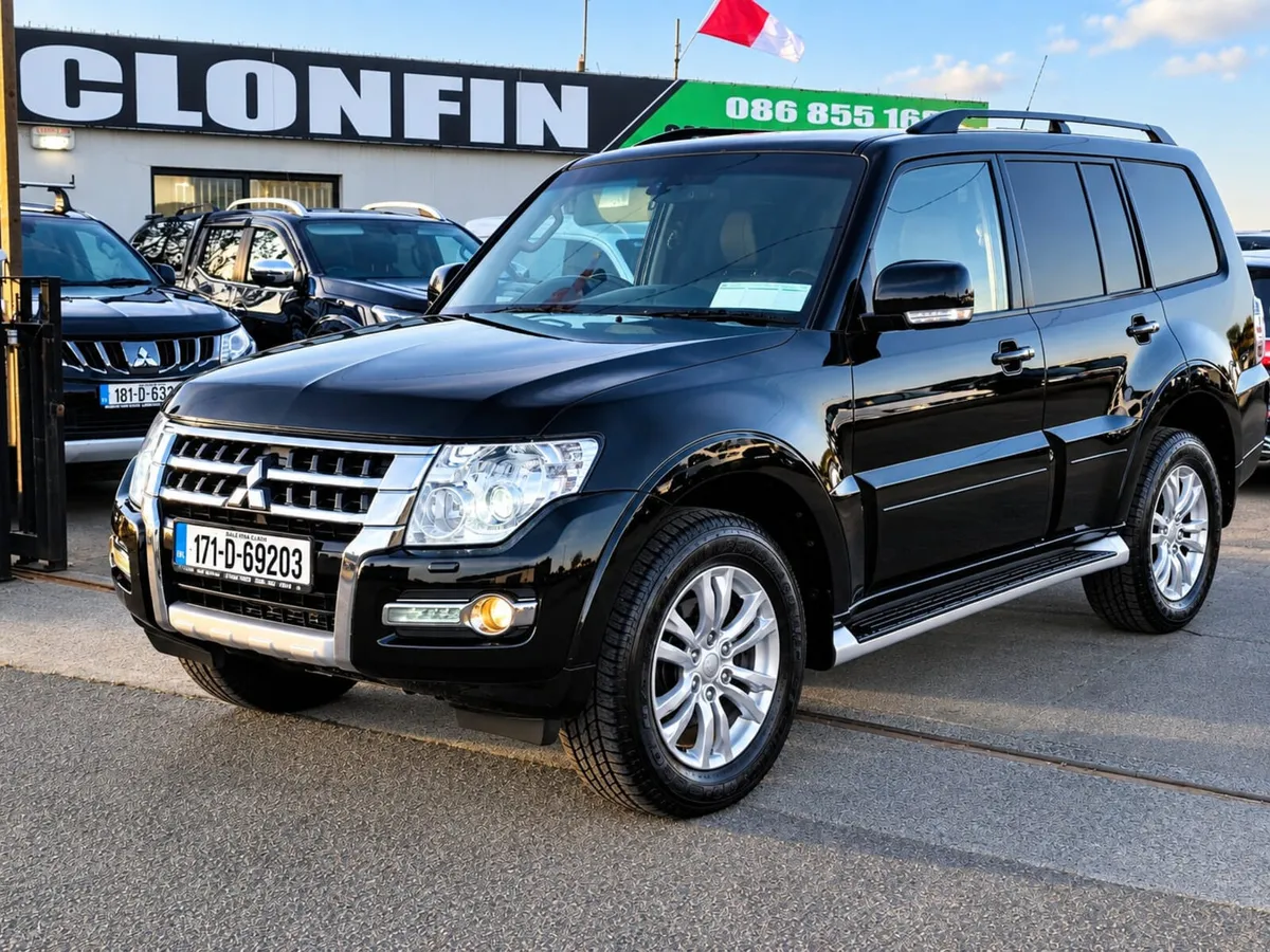 2017 MITSUBISHI PAJERO 3.2 AUTOMATIC - Image 1