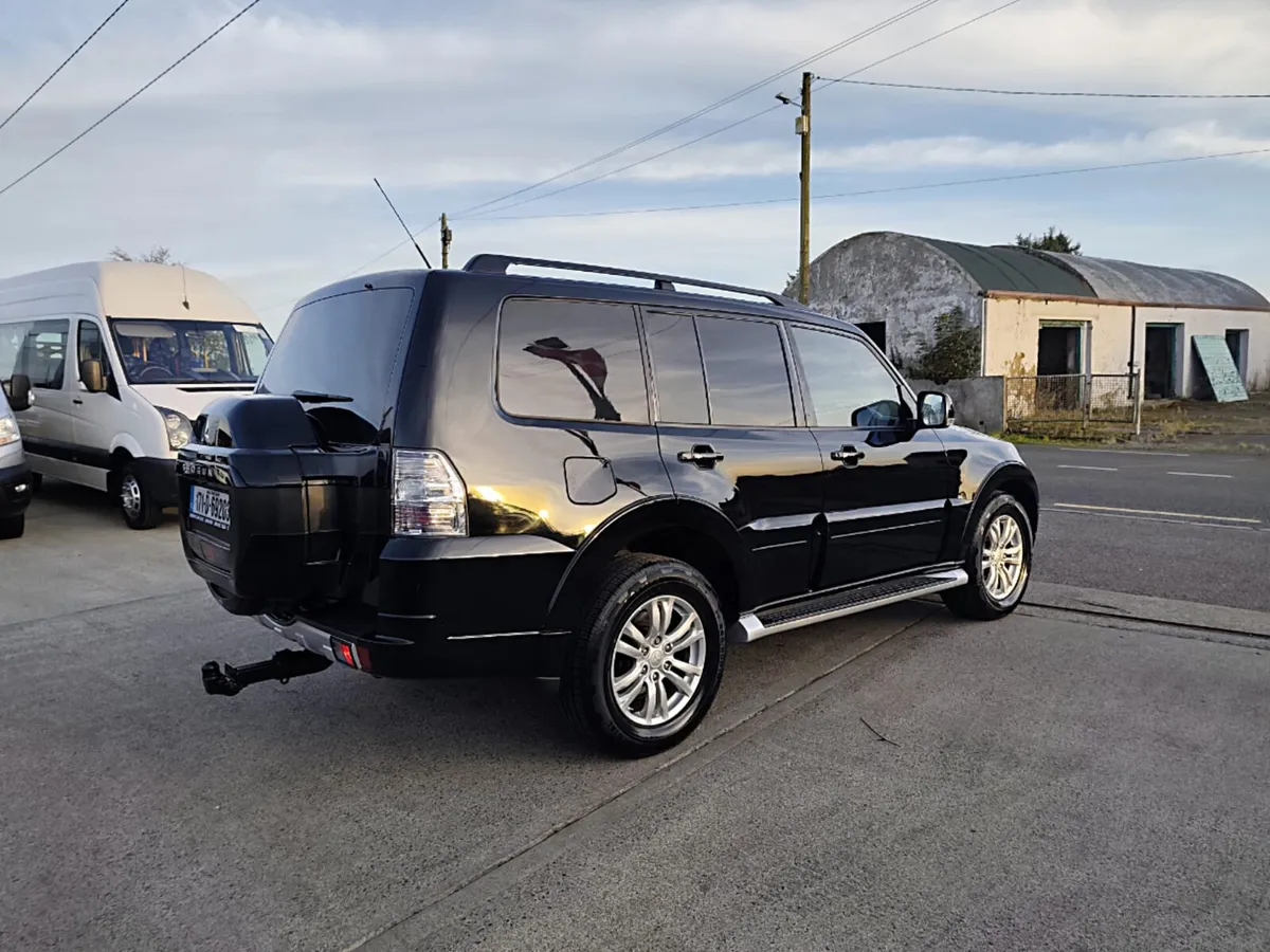 2017 MITSUBISHI PAJERO 3.2 AUTOMATIC - Image 2