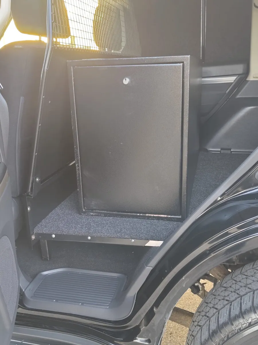 2017 MITSUBISHI PAJERO 3.2 AUTOMATIC - Image 4