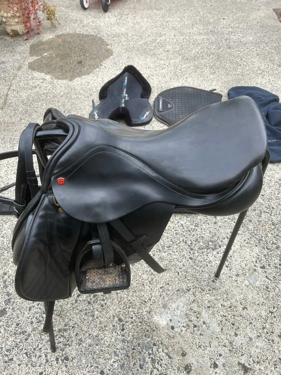 Albion K2 Jump Saddle 17.5 Medium - Image 1
