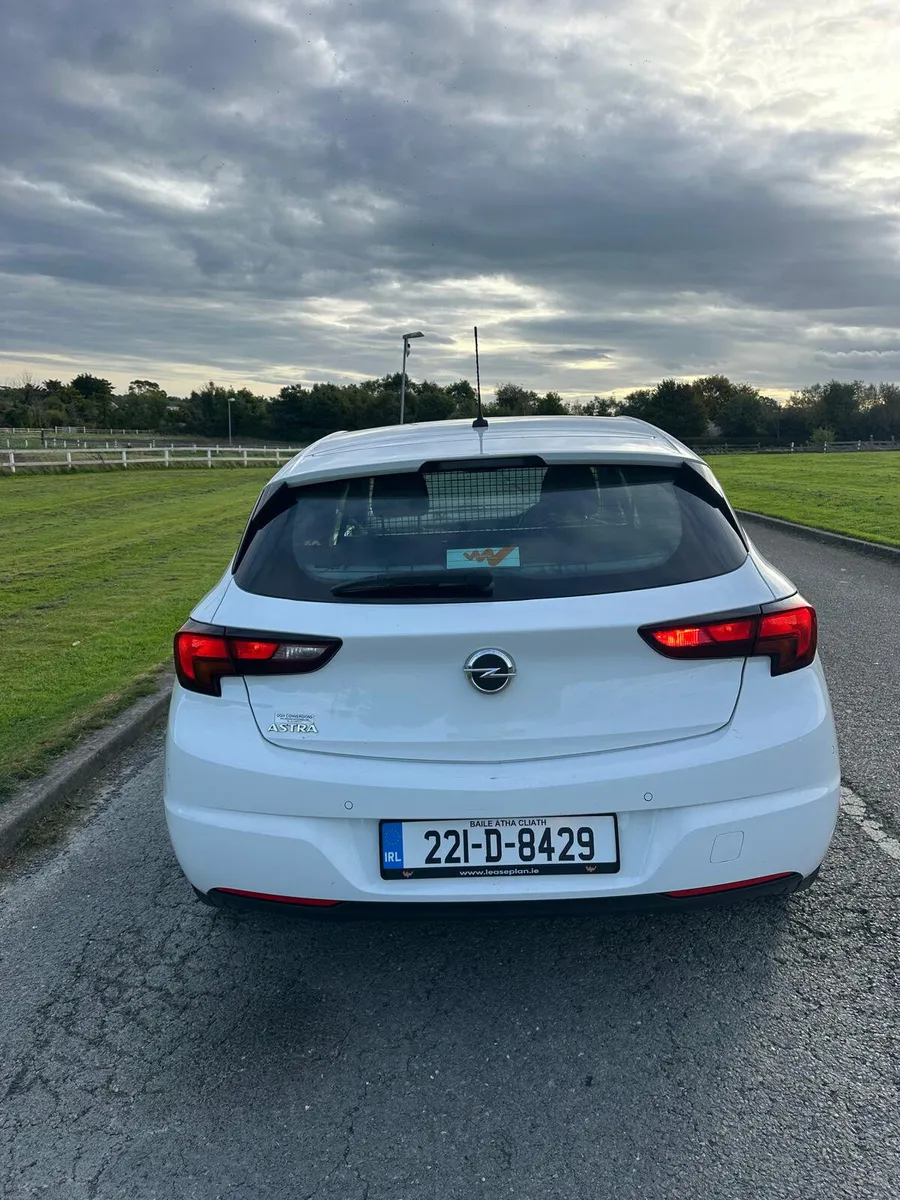 Opel Astra 2022 Car Van - Image 4