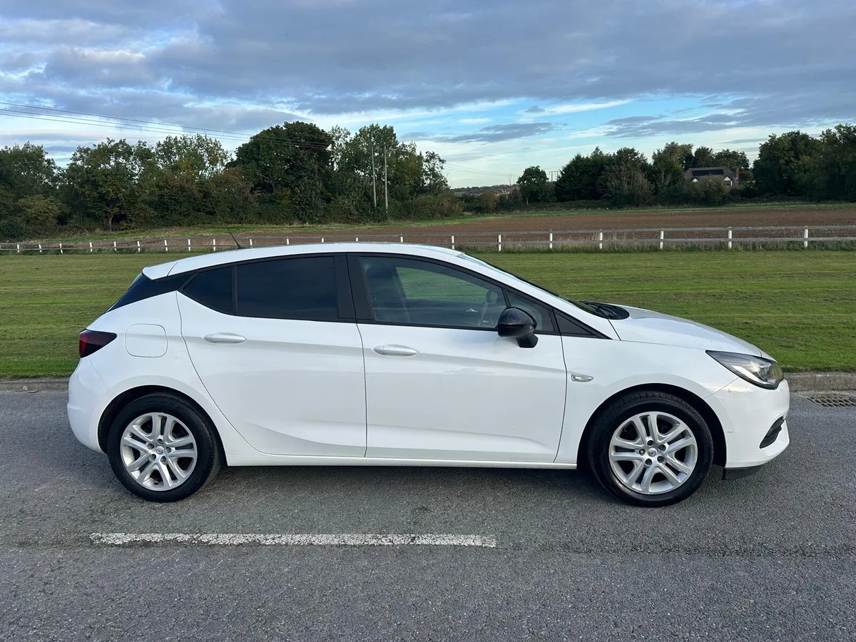 Opel Astra 2022 Car Van - Image 3