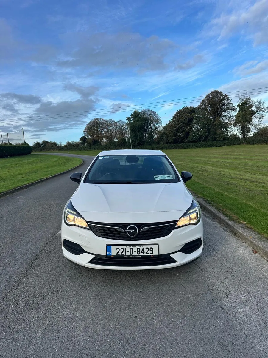 Opel Astra 2022 Car Van - Image 2