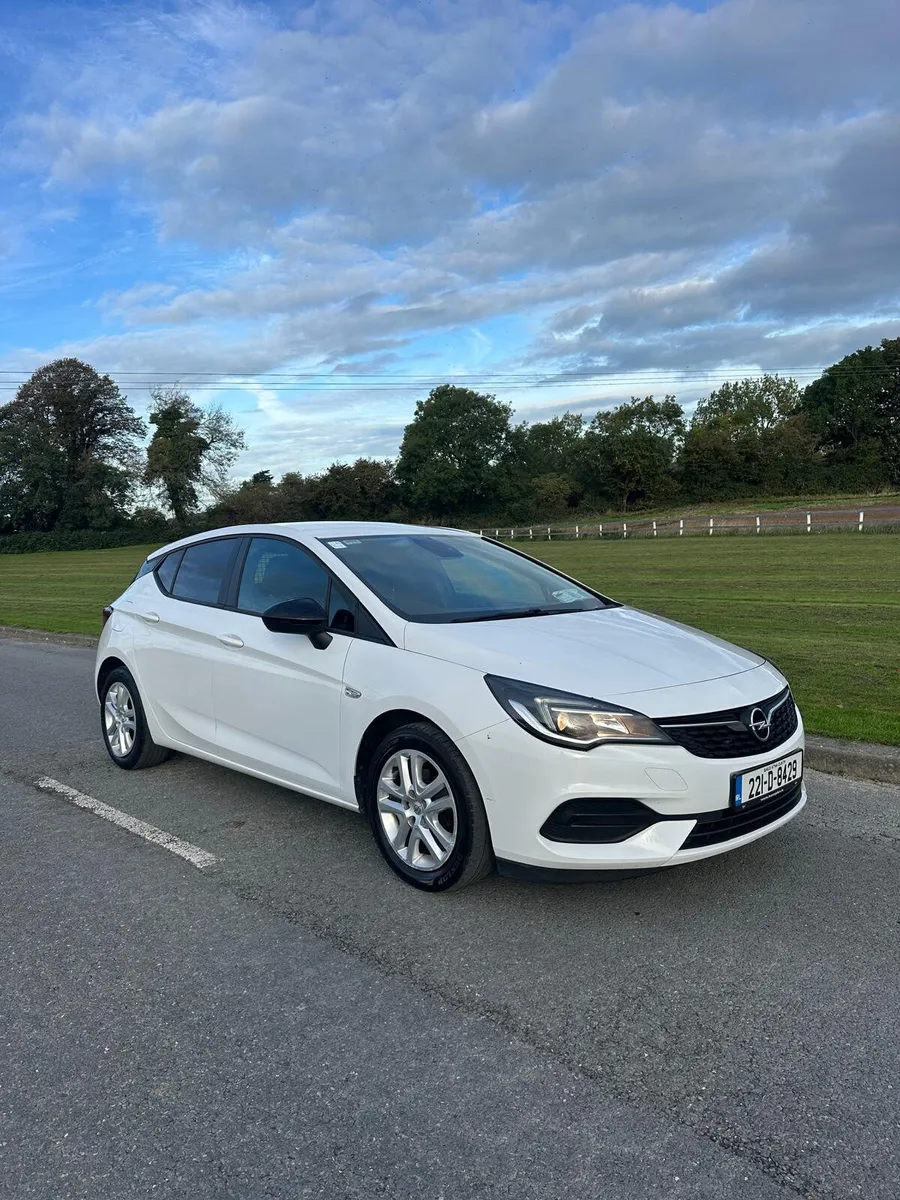 Opel Astra 2022 Car Van - Image 1