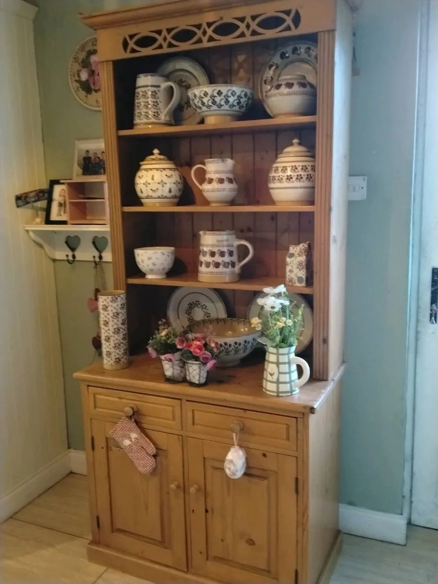 Solid kitchen dresser delivery arranged - Image 2