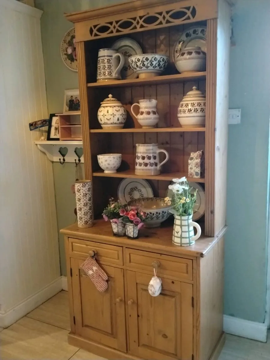 Solid kitchen dresser delivery arranged - Image 3