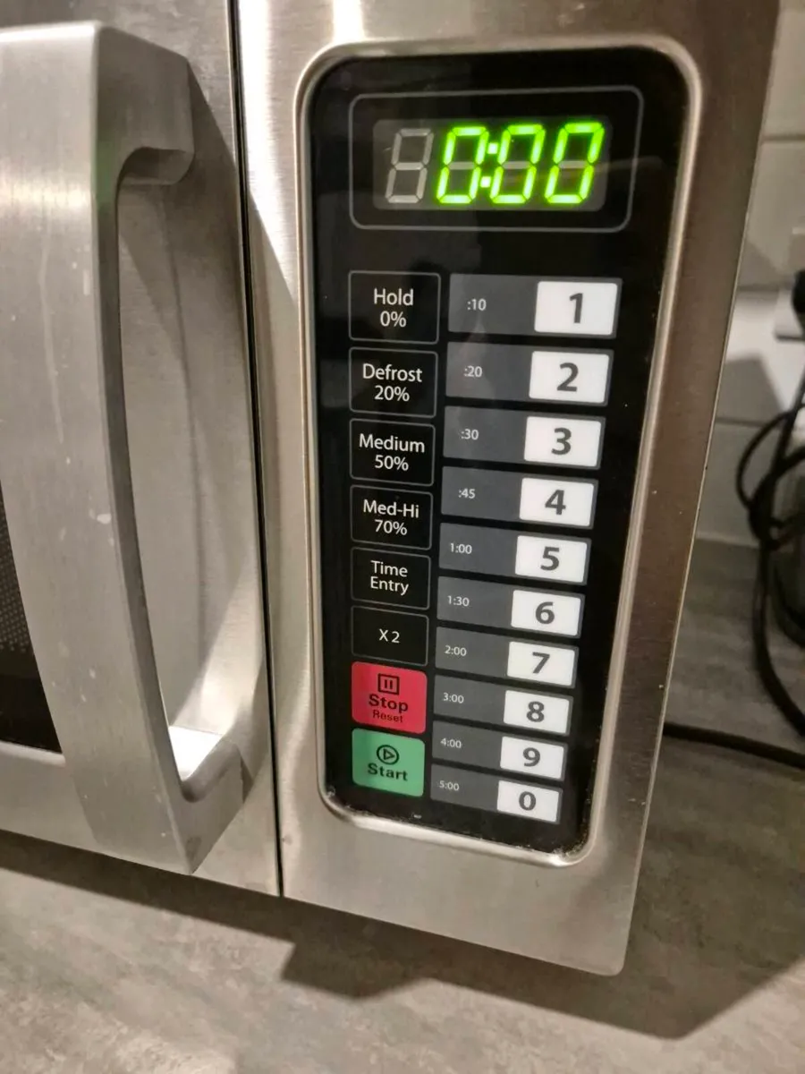 Valera VMC1000 Commercial Microwave Oven

1000W - Image 3