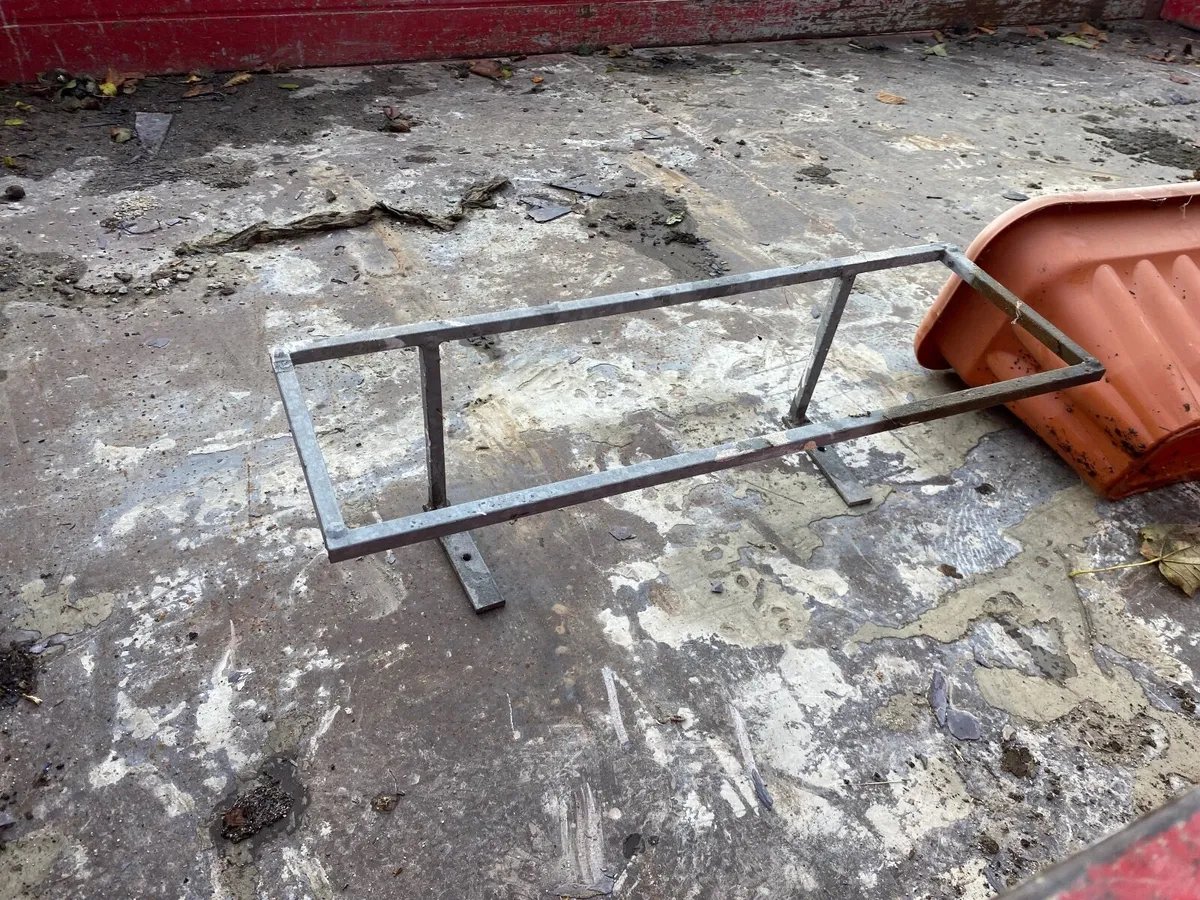 Window box and holders 2 pair - Image 2