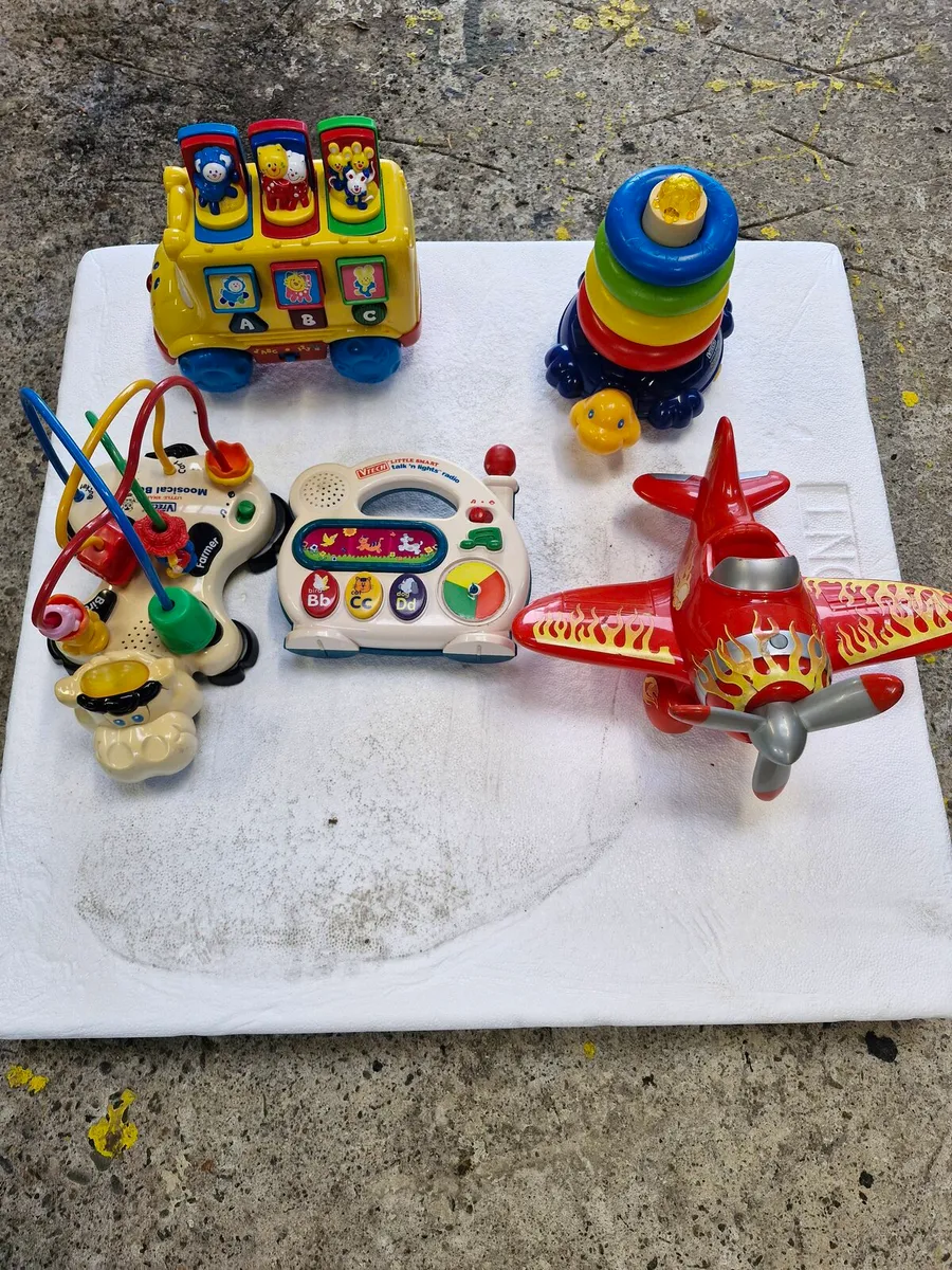 Toys. - Image 1