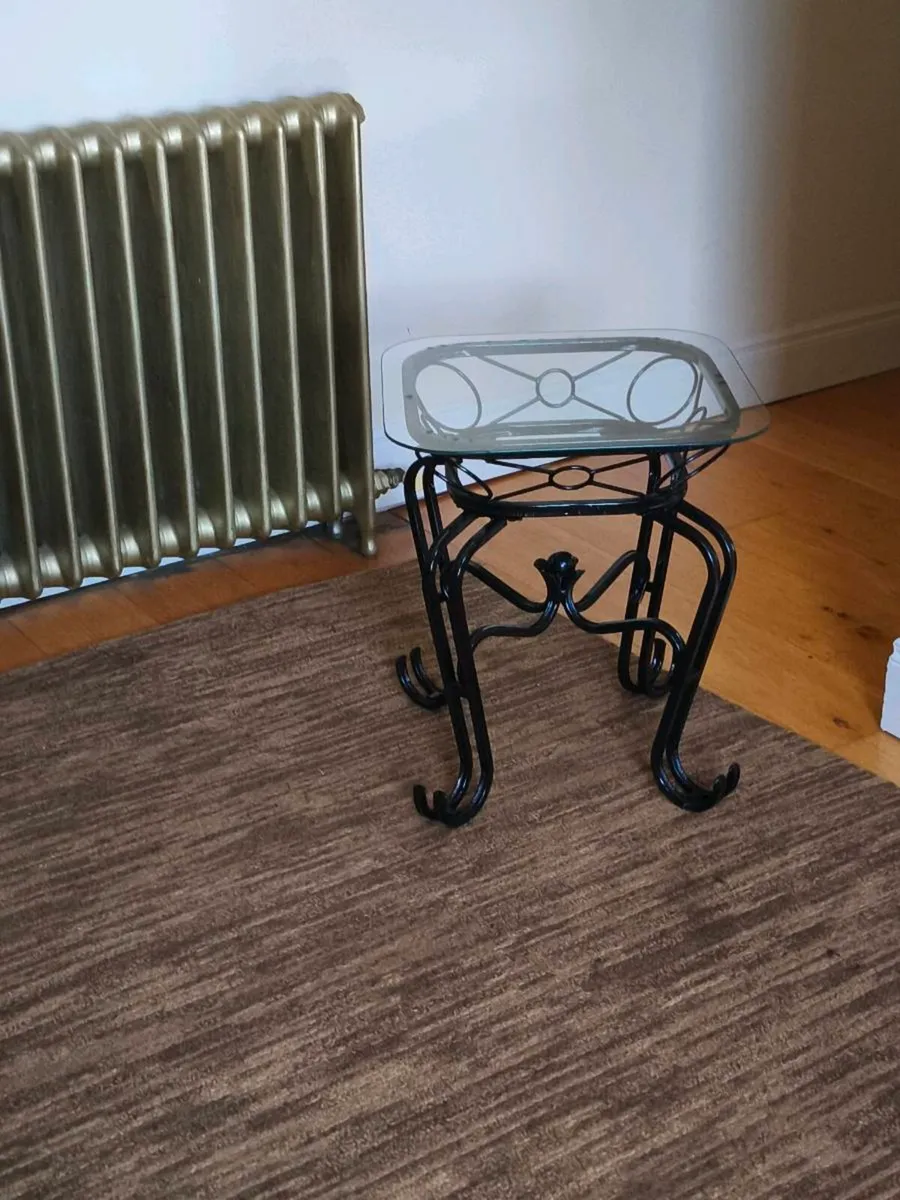 Beautiful side table like new 25 euro - Image 3
