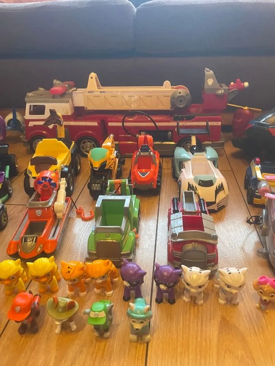 Paw Patrol toy bundle - large vehicles small vehicles and figures - Image 3
