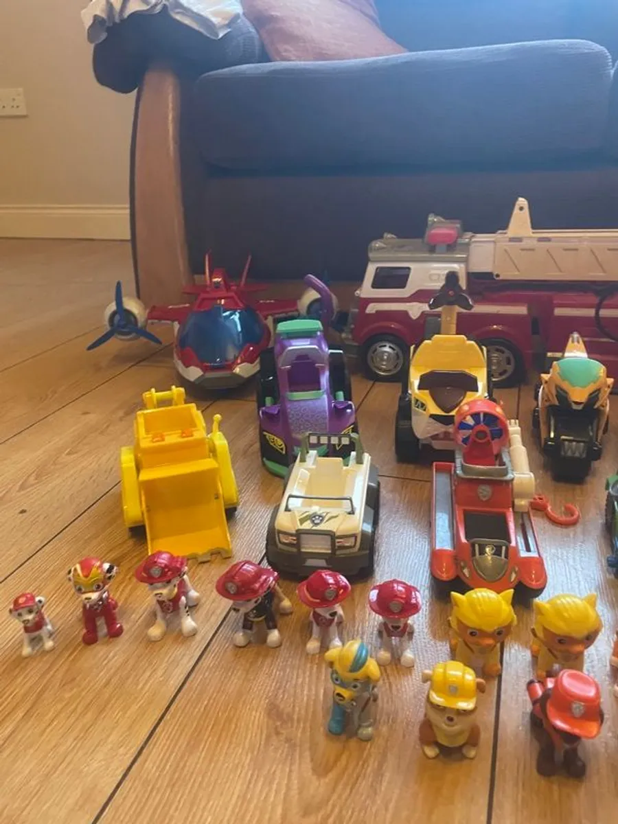 Paw Patrol toy bundle - large vehicles small vehicles and figures - Image 4