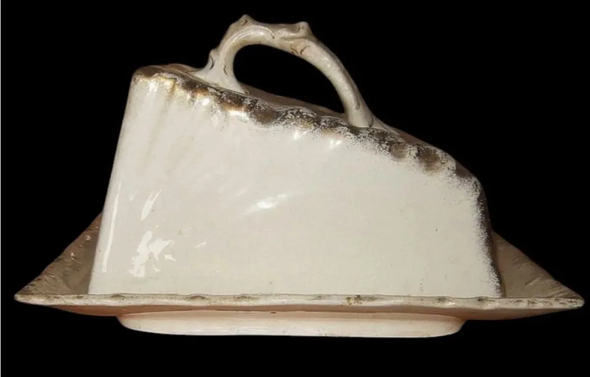 Pristine Vintage Ceramic Cheese Wedge Dish & Cover - Image 4