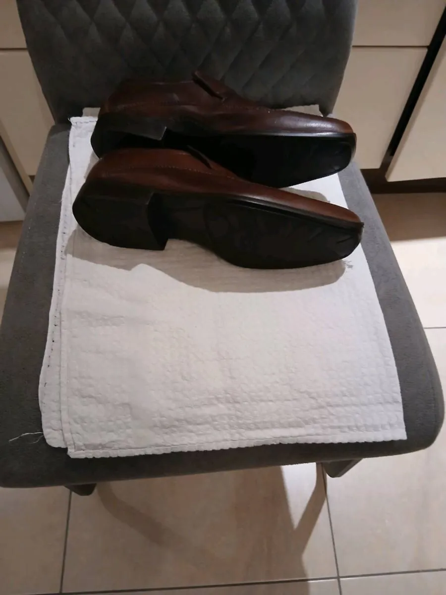 MENS SHOES NEW     SIZE 7   (  41  ) - Image 4