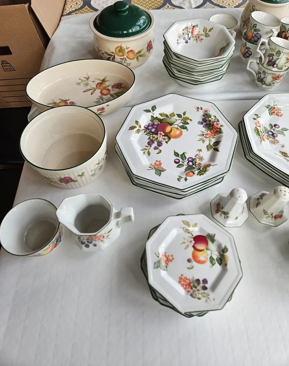 Johnsons Bros Fresh Fruit dinner service with lots - Image 3