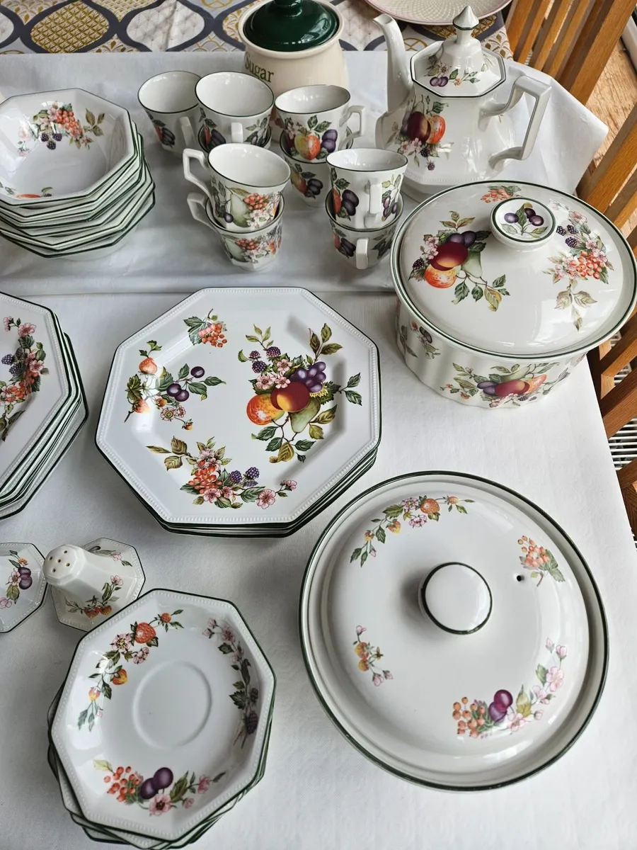 Johnsons Bros Fresh Fruit dinner service with lots - Image 4