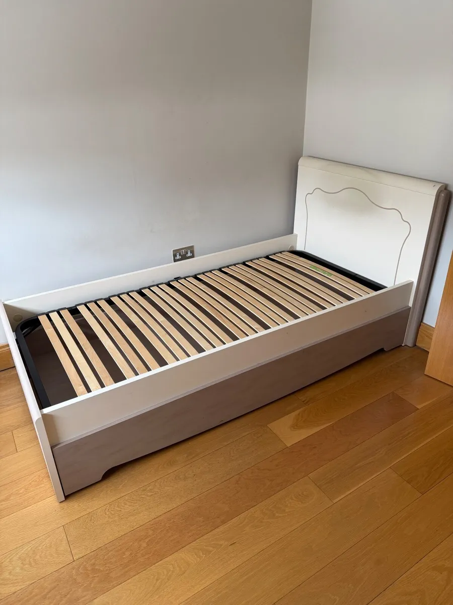 Girls bedroom set - Image 1
