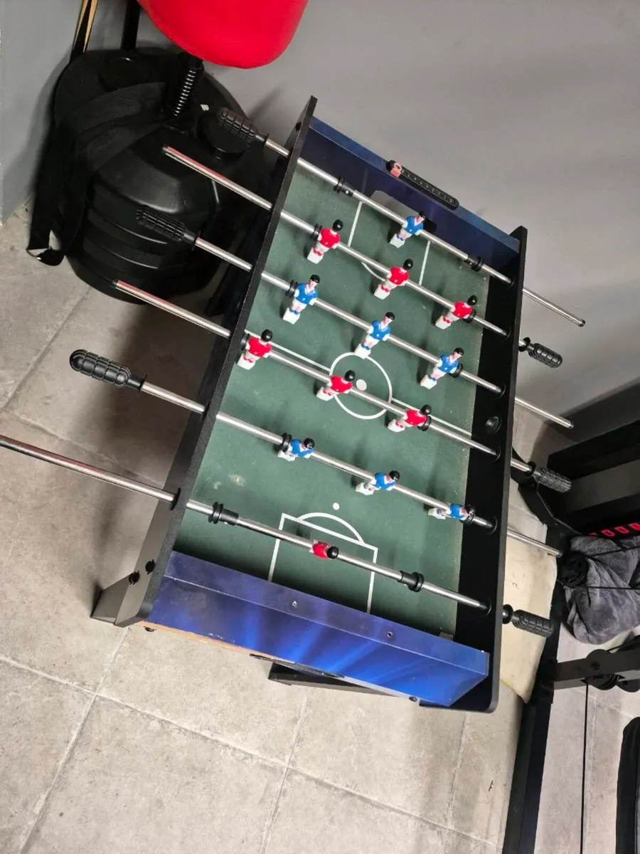 Fuzz ball table