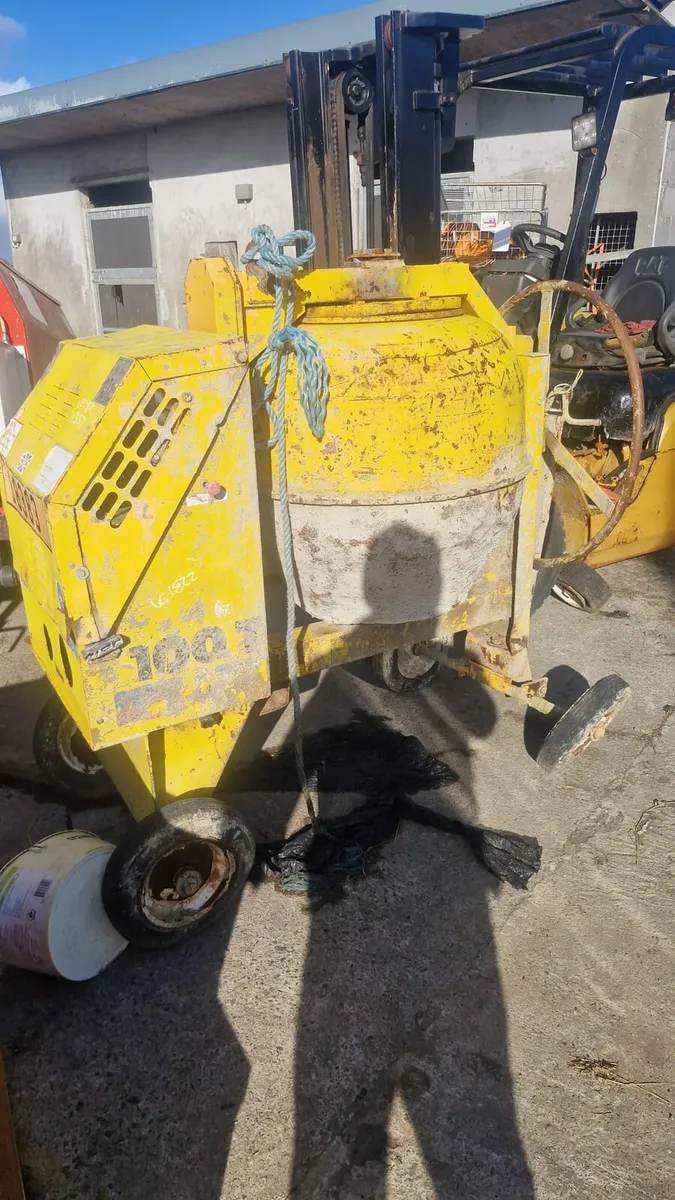 Cement mixer - Image 1
