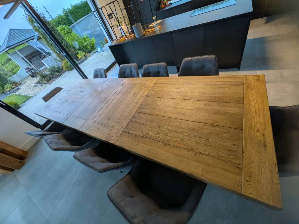 Dining table - Image 2