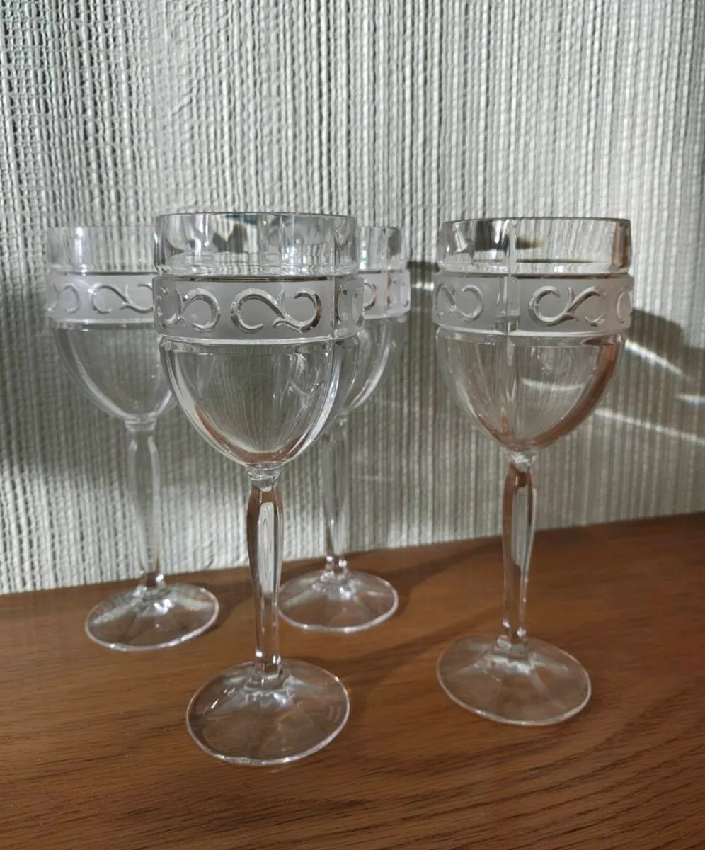 4 Marquis by Waterford Crystal Wine Glasses - Image 1
