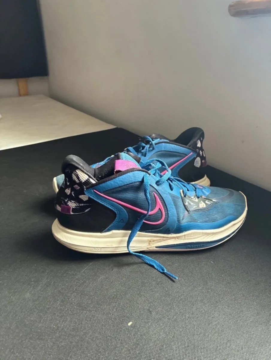 Kyrie Irving basketball shoes - Image 1