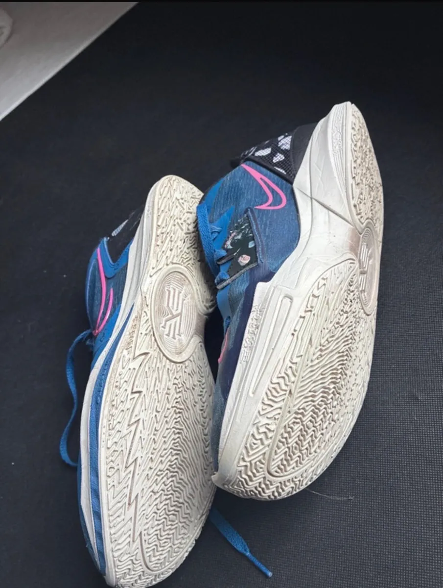 Kyrie Irving basketball shoes - Image 3